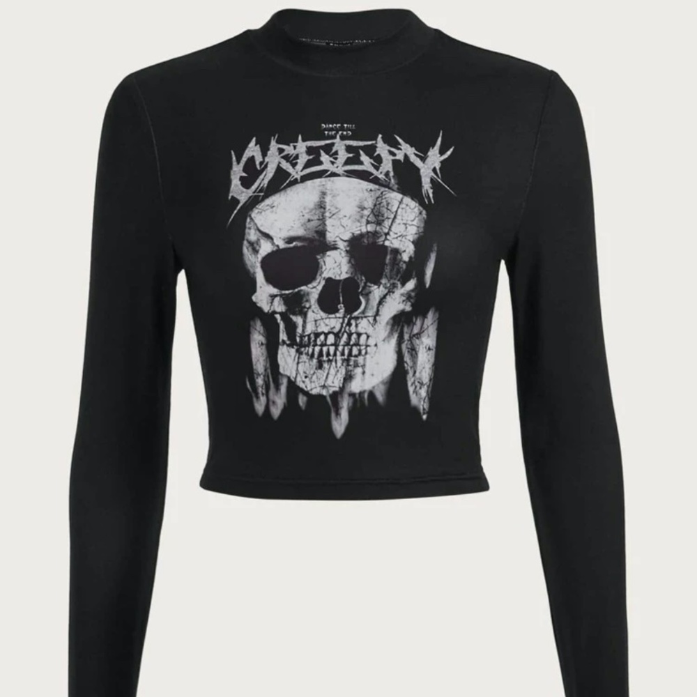 Skull Print Mock Neck Crop.